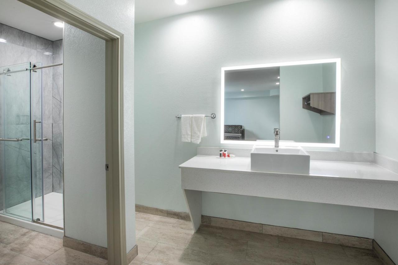 Super 8 By Wyndham Humble Houston Fallcreek Exterior foto